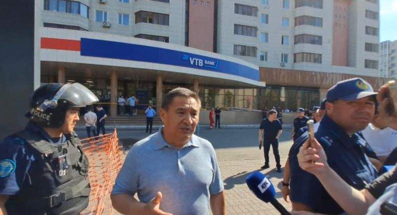 Басқыншымен келіссөзді Ішкі істер министрі жүргізген