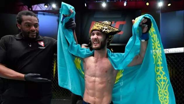 Отандық спортшылар UFC-дегі жекпе-жек алдында қарсыластарымен көз арбасты