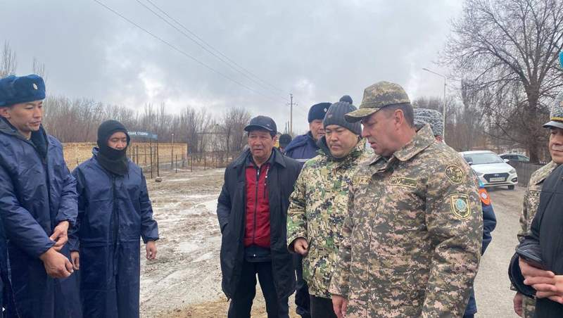 Юрий Ильин Сауран ауданының су басқан төрт елді мекенінде жергілікті тұрғындармен кездесті