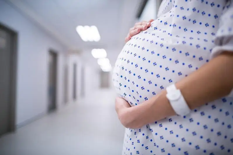 Жүкті әйелдерді емханаға есепке алу үшін ақша талап етілген