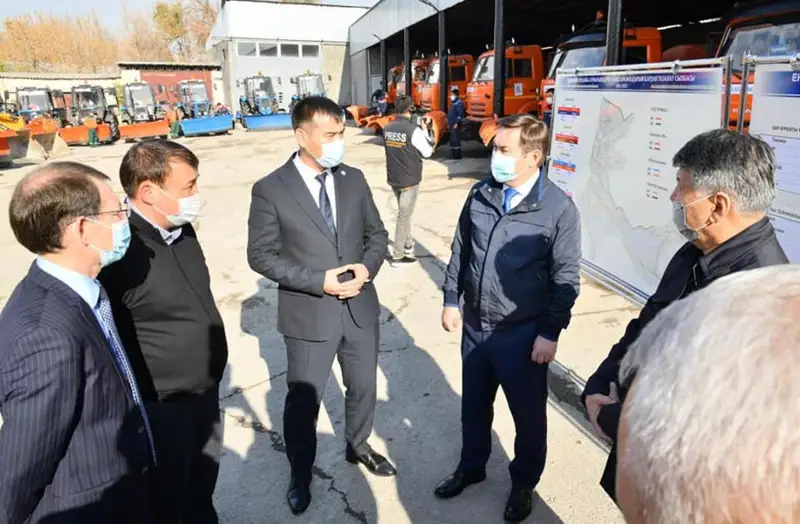 Қала әкімі Еңбекші ауданының қысқа дайындығын тексерді 