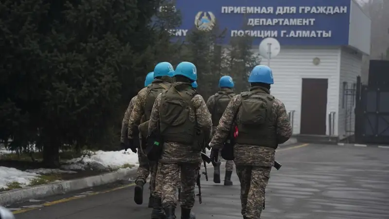 Алматыда содырлардың шабуылынан кейінгі полиция ғимараты көрсетілді (видео)