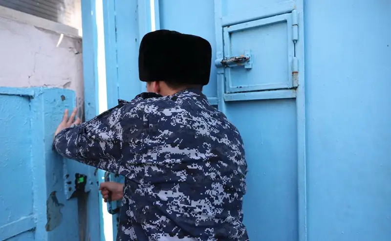 Алматыда тергеу изоляторынан сотталушы қашып кетті  