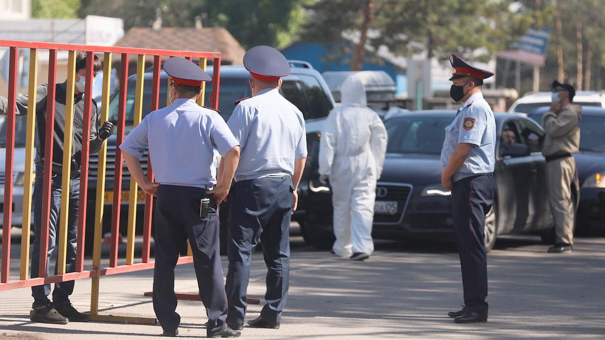 Бекшин Алматыдағы карантинге байланысты қаулыға қол қойды