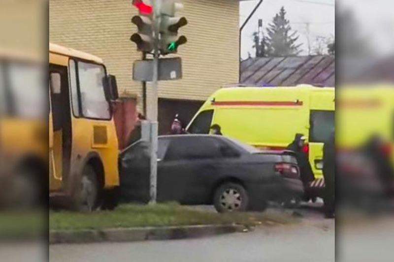 Павлодарда өрт сөндіру көлігі мектеп автобусымен соқтығысты   