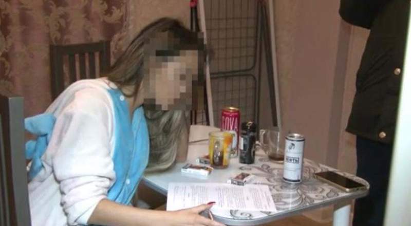 Басты рөлде өзі: порно түсіріп, сатумен айналысқан сұлу қарағандылық болып шықты 