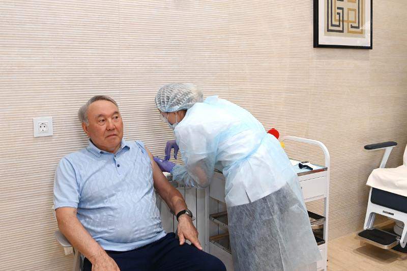 Елбасы вакцина салдырды