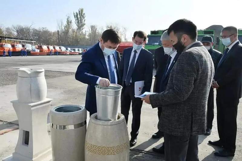 Заманауи үлгіде кіші сәулет мүсіндері орнатылуда