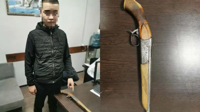 Атырауда 20 жастағы жігіт заңсыз қару алып жүрген 