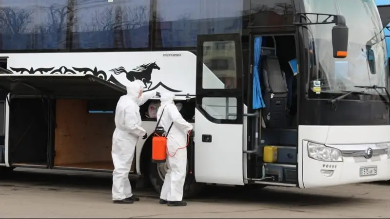 Өскеменде астанадан келген автобус жолаушылары тексерілуде  