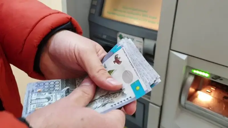Ақмола облысында немересі әжесінің атына заңсыз 4 несие рәсімдеген  