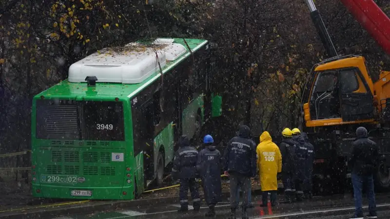 Куәгер Алматыда автобустар соқтығысқан жол апаты туралы айтып берді