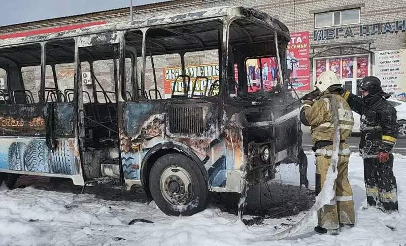 Семейде жолаушылар автобусы жанып кетті