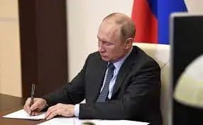 Путин жаңа заңға қол қойды: Украинадағы соғысқа қатысқандарға ардагер мәртебесі беріледі