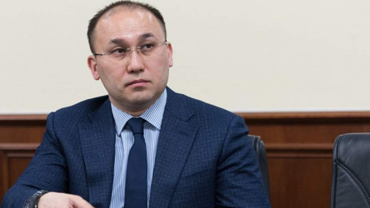 Абаев журналистерге араша түсті