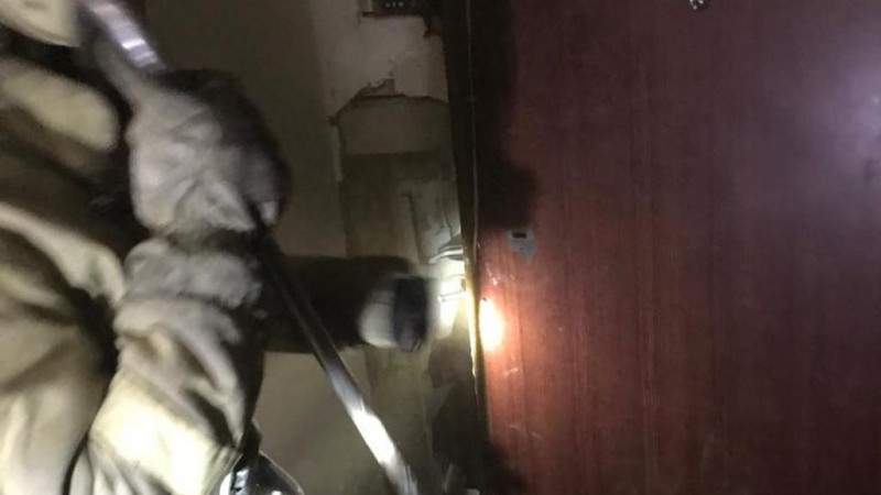 Семейде өртсөндірушілер жанып жатқан пәтерден 4 жасар баланы құтқарған