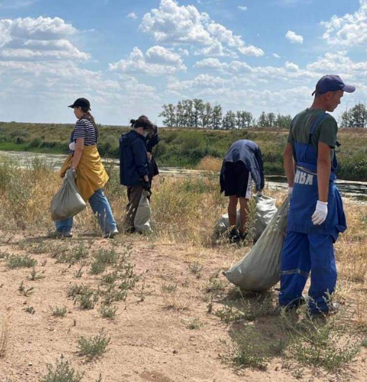 Астанада Есіл өзенінің жағасында сенбілік өтті