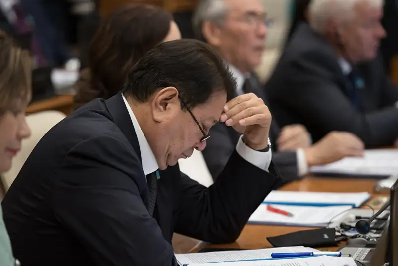 Депутат «Нұр Отан» мен «Аманат» партиясын шатыстырып алды