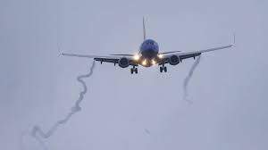 Ryanair әуе компаниясының ұшағы әуеде отқа оранды (видео)