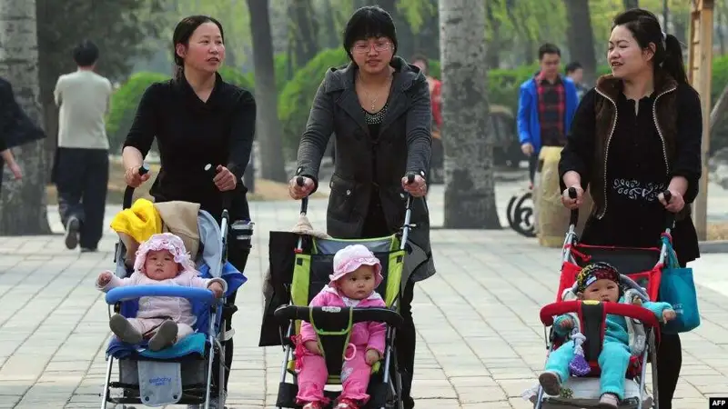 Қара қытай қаптаса... Қытай НЕГЕ халық санын өсіргісі келеді?