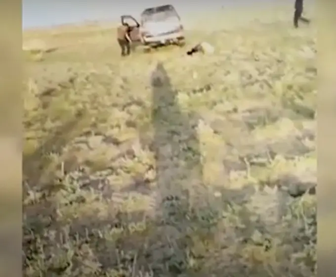 Алматы облысында шаруа қожалық иесі малшысын аяусыз соққыға жықты (видео)