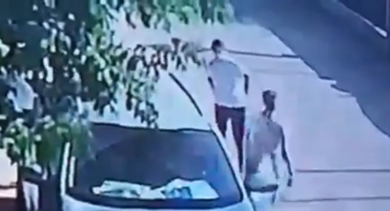 Атырауда журналист соққыға жығылды (видео)