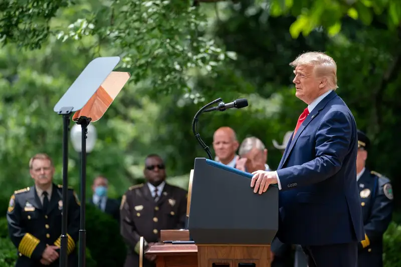 Трамп тағы күлдірді