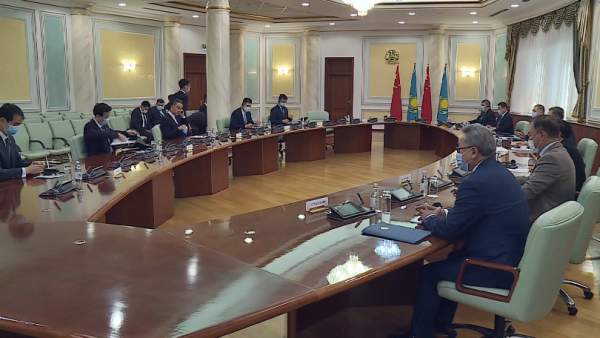 Мұхтар Тілеуберді қытайлық әріптесі Ван Имен келіссөздер жүргізді 