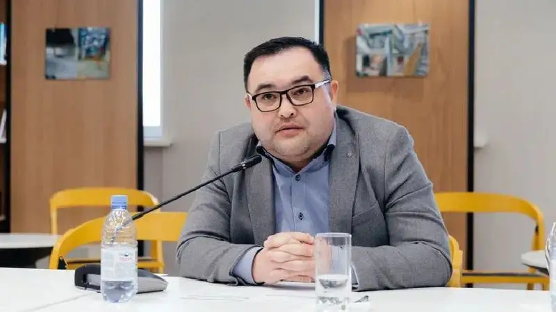 Самат Нұртаза: «Енді әзілдемеймін. Басқа депутаттар сияқты жабық боламын»