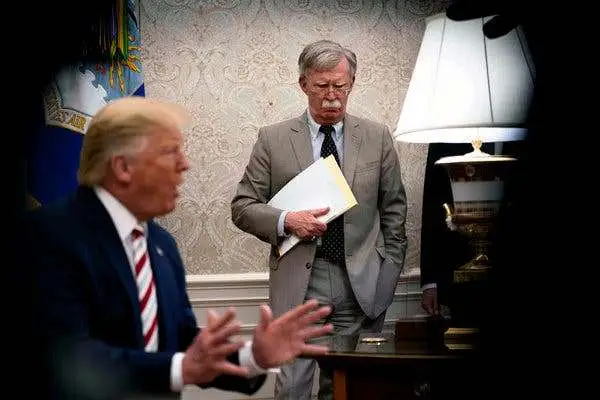 Трамптың басына қара бұлт үйірілуде