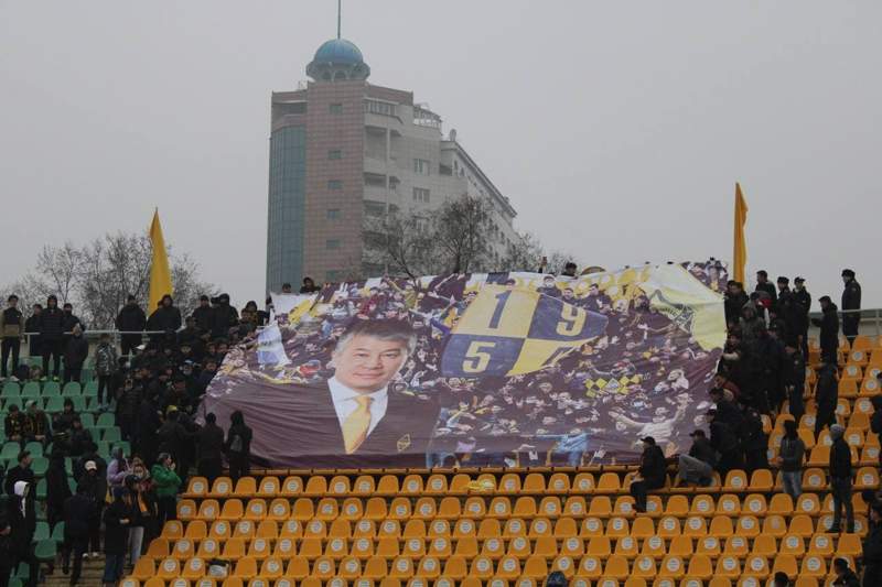 «Қайрат» жанкүйерлері Боранбаевты қолдады 
