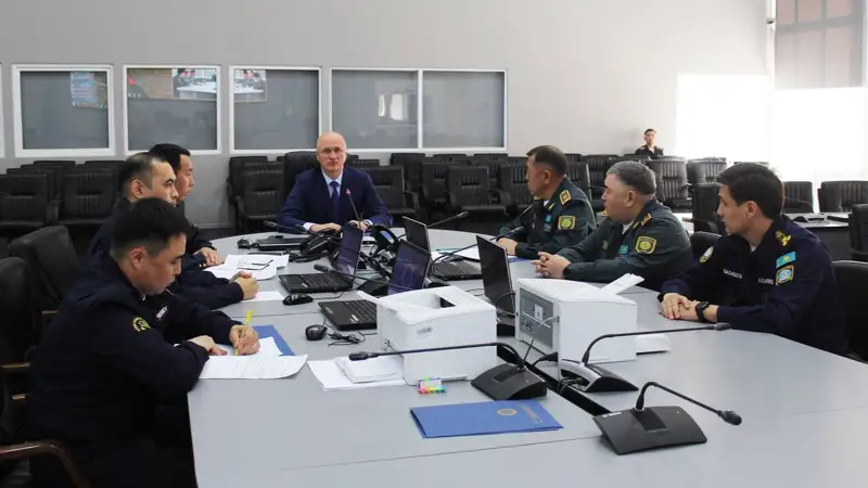 Роман Скляр Абай облысындағы табиғи өртті сөндіру бойынша ТЖМ базасында жедел республикалық штаб отырысын өткізді