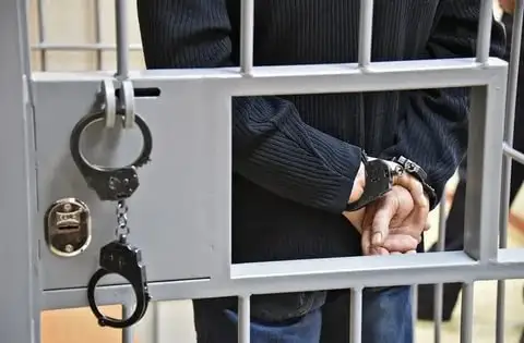 ШҚО-да жеңіл жүрісті қыздарды тонаған ер адам ұсталды   