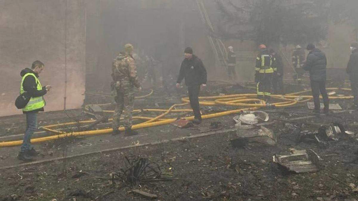 Украинаның Ішкі істер министрі мен бірінші орынбасары ұшақ апатынан қаза тапты
