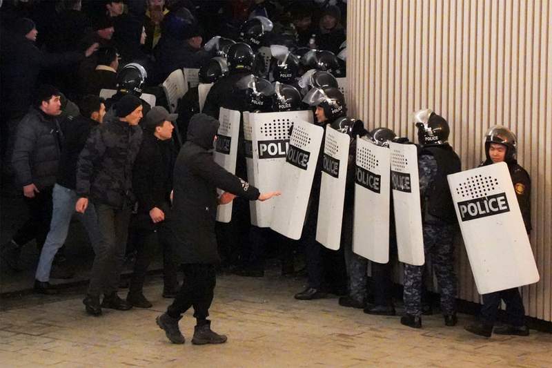Қорғаныс министрі бүлікті ұйымдастырғандар туралы: Кәдімгі аңшылар емес