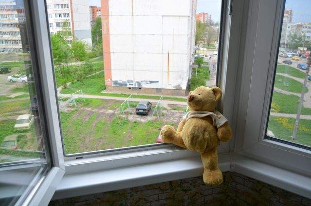 Қостанайда жасөспірім төртінші қабаттан құлап кетті