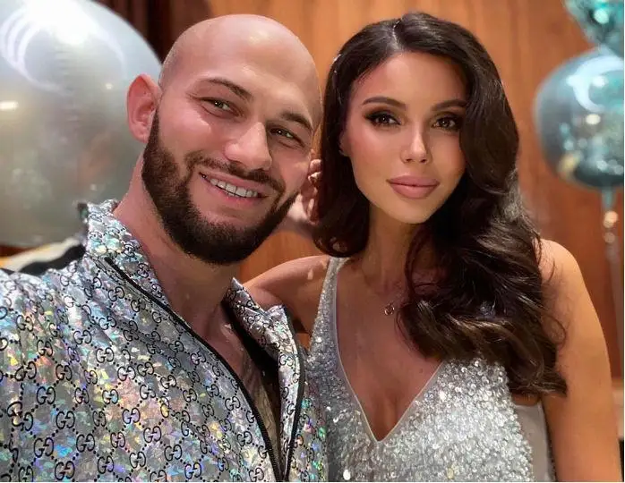 Джиган көпшіліктен сүйінші сұрады