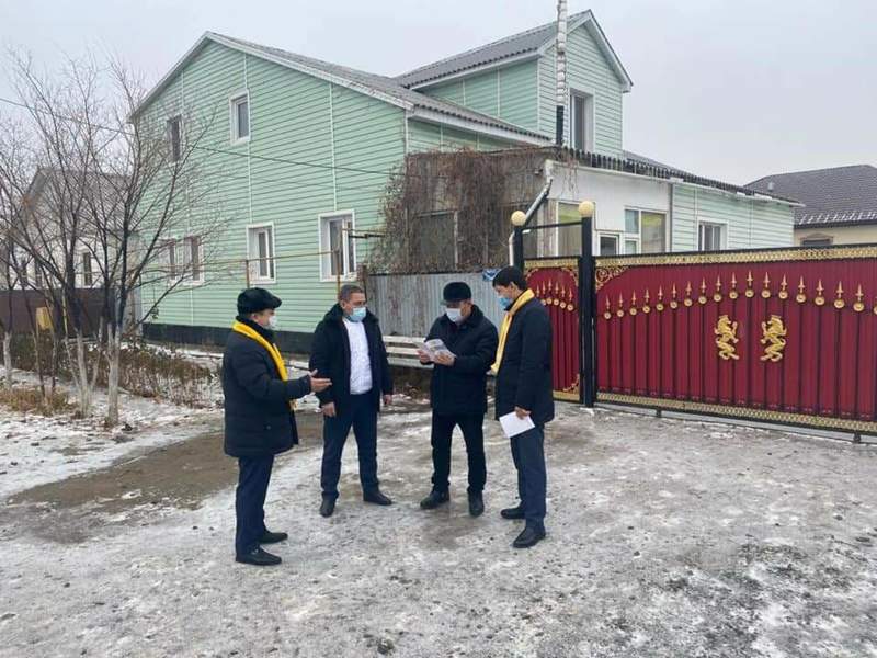 Атырау: Мәслихат депутаттығына үміткерлер тұрғындармен кездесті