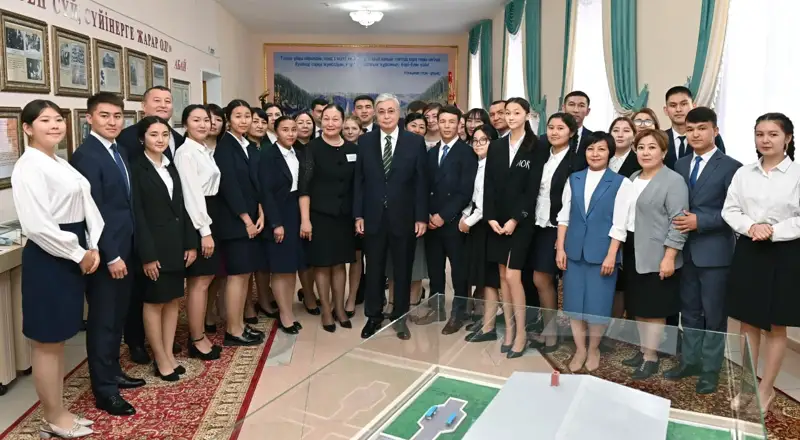 Тоқаев Мұхтар Әуезов атындағы педагогикалық колледжге барды