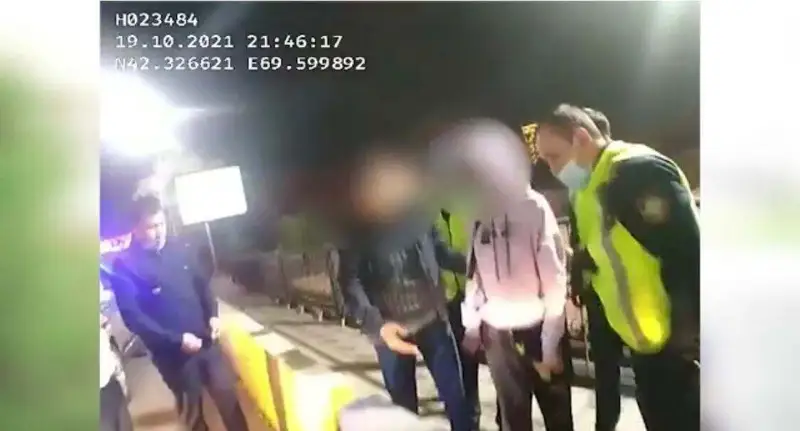 Шымкенттік полицейлер жасөспірімді суицидтен құтқарды (Видео) 