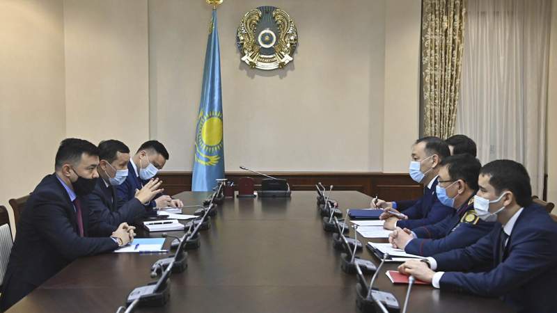 Е. Тоғжанов «Аманат» тәуелсіз комиссиясының өкілдерімен кездесті 