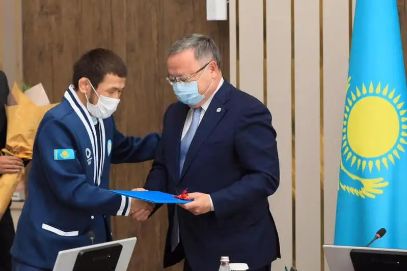 Нұрислам Санаевқа екі бөлмелі пәтер берілді