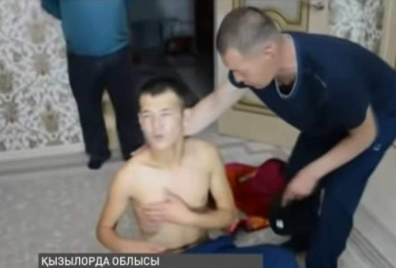 Құлағын тесіп, төрт күн бойы әскери бөлімде қорлаған: Қызылорда облысында әскерден оралған жігіт есінен алжасқан