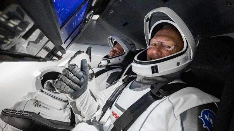 Илон Масктың ғарыш кемесі жерге келді
