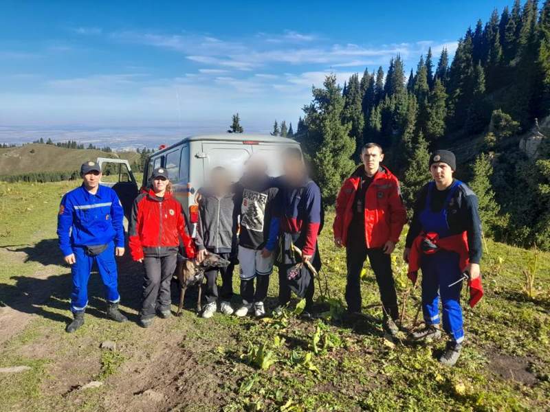 Алматы тауларында үш жасөспірім адасып кетті