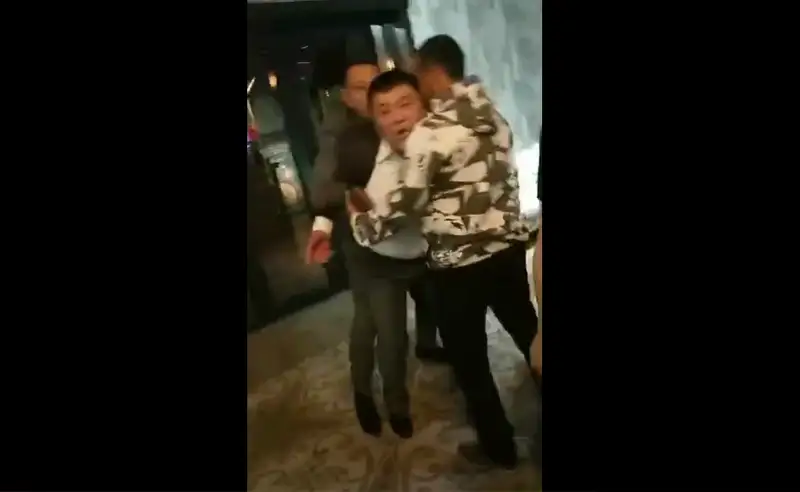 «Күндіз – Түркістан, түнде – Ауғанстан». Мас «депутат» мейрамханада шу шығарды