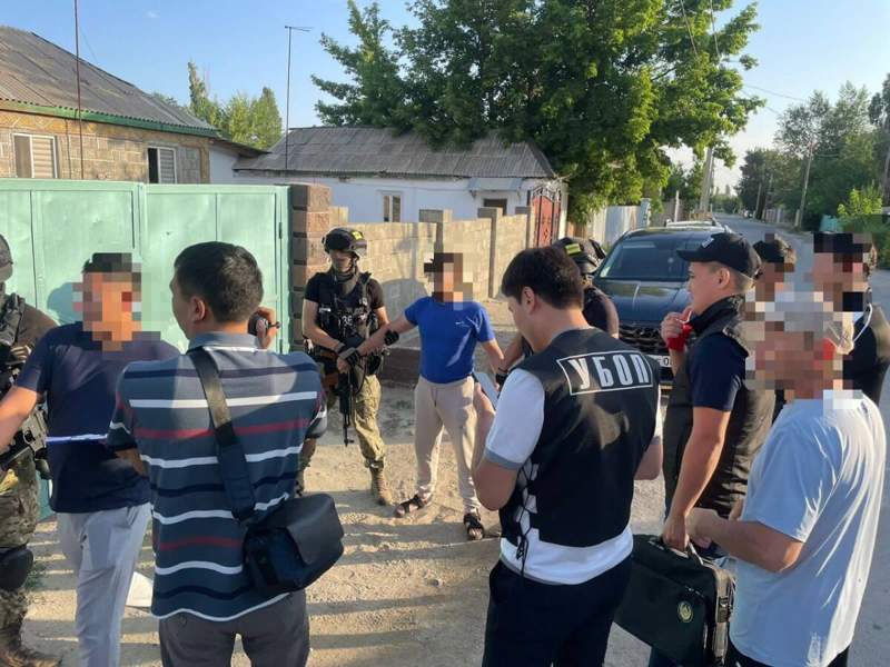 Жамбыл облысында интимдік сипаттағы бейнежазбаны таратпау үшін ақша бопсалаған күдіктілер ұсталды