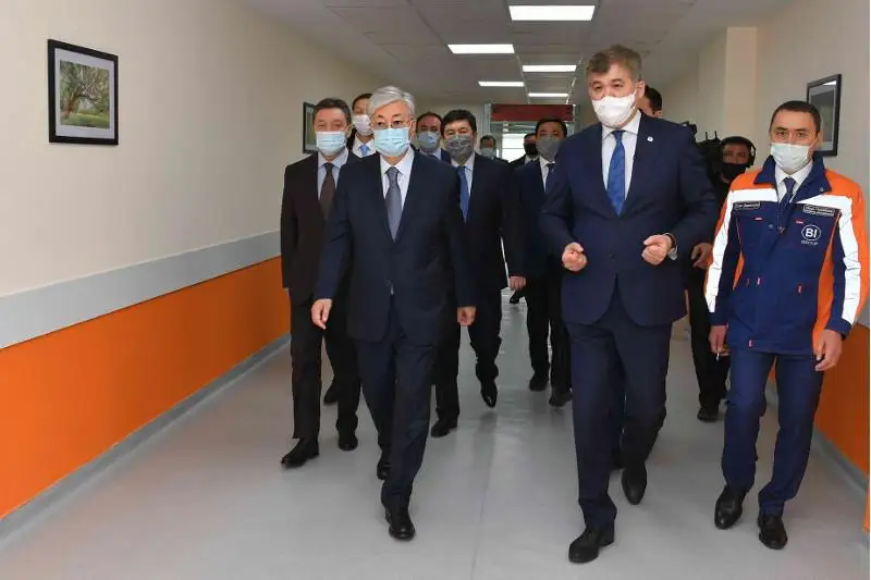 Президент елордадағы жаңа аурухананы аралады 