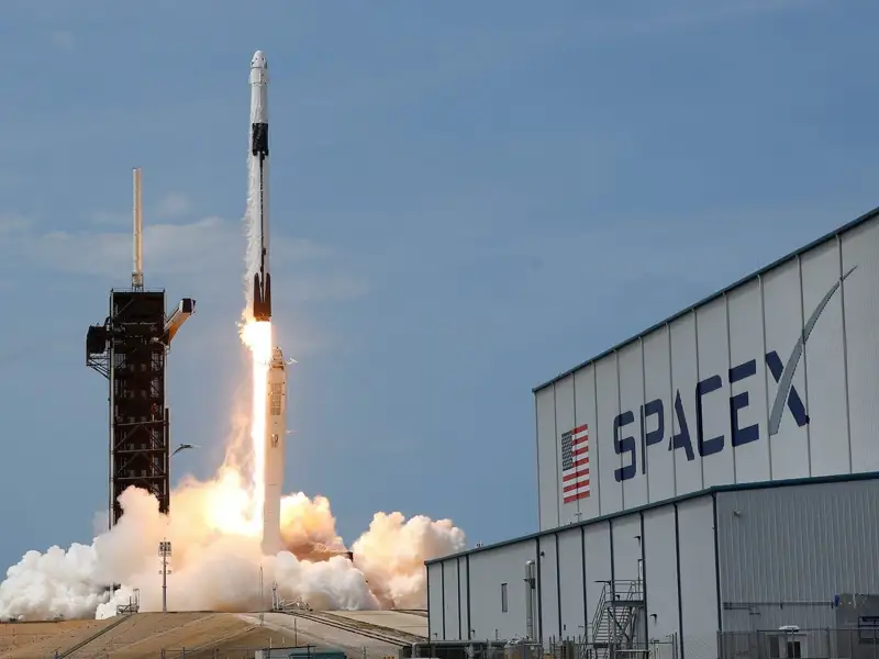 SpaceX зымыраны полярлық орбитаға жерсерігін жеткізді 