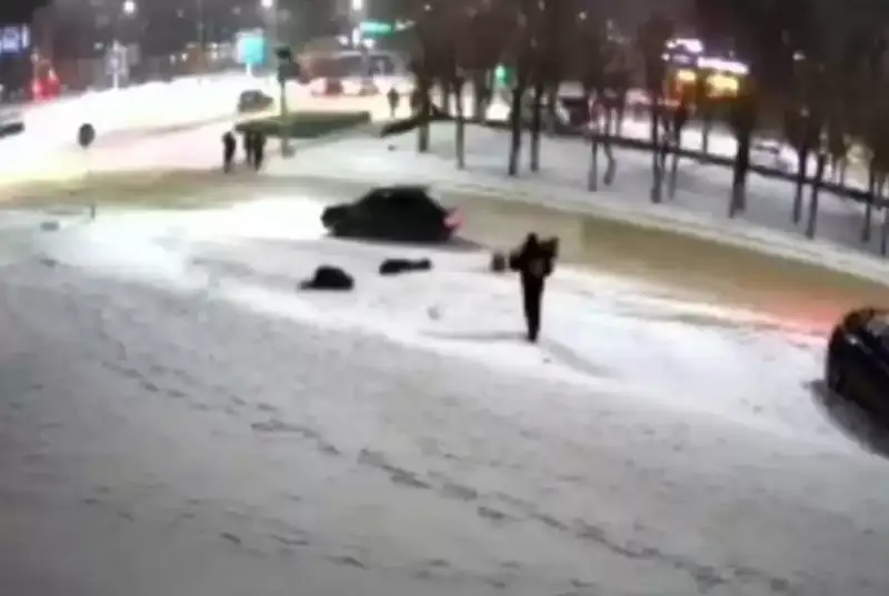 Теміртауда жеңіл көлік төрт адамды қағып кетті
